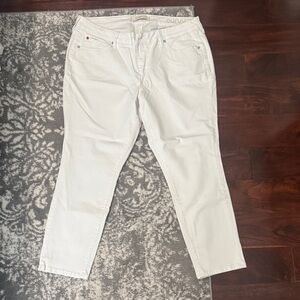 Chic White Straight Leg Jeans